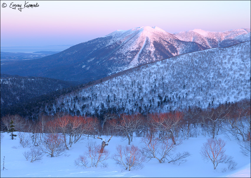 Гора Стахановская - расположена по центру Майорского хребта Гора Стахановская - расположена по центру Майорского хребта